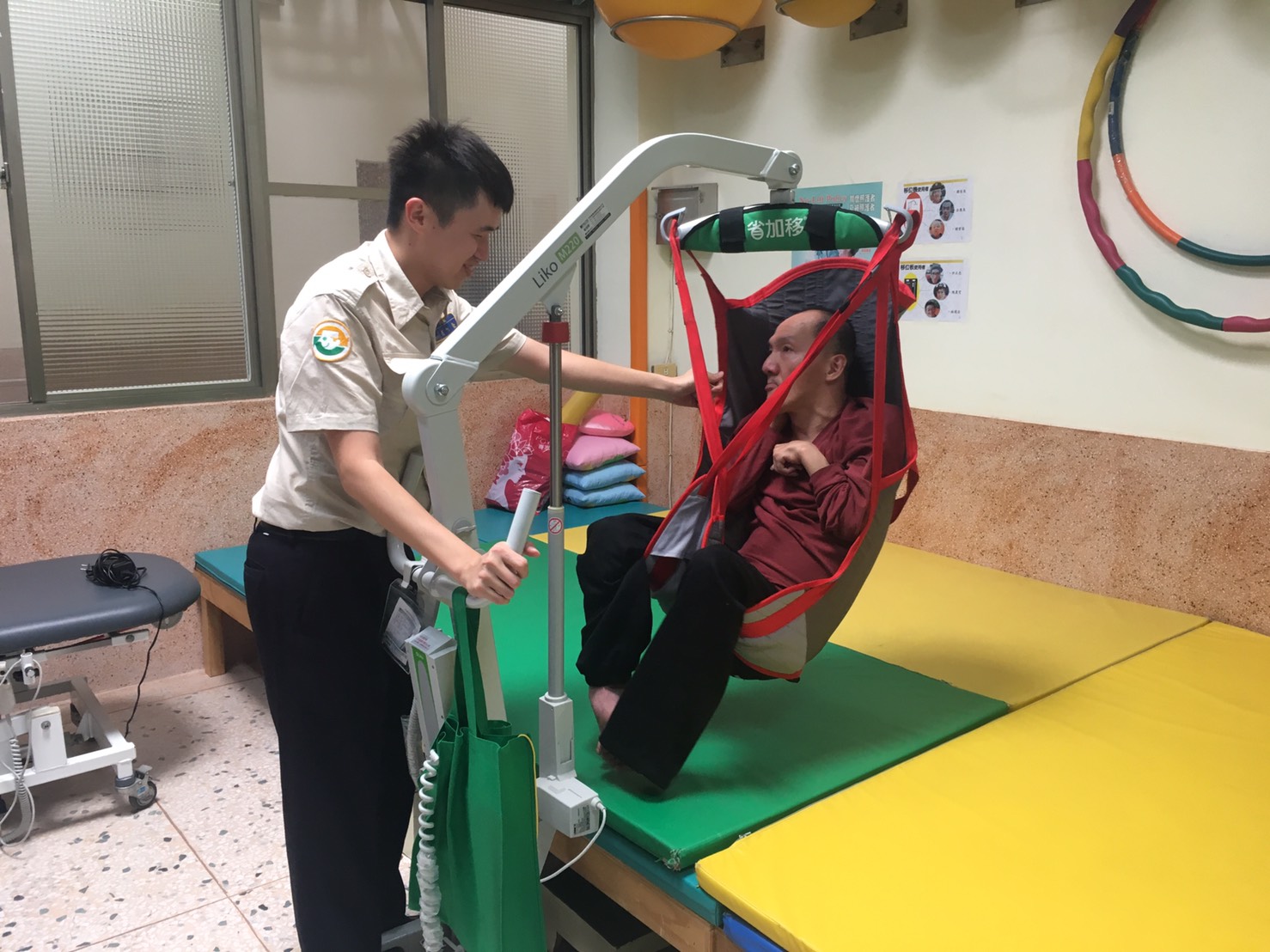 替代役劉力豪用心服務